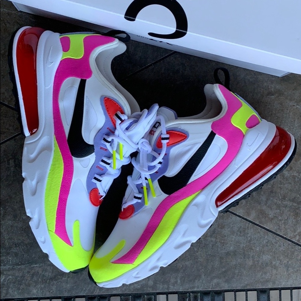 NIKE W AIR MAX 270 REACT